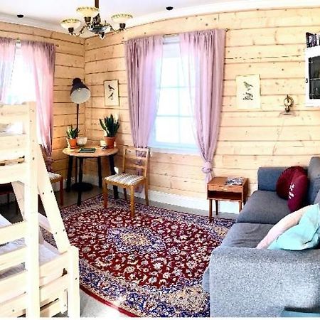 Scenic Small Guesthouse On Horse Farm By The Lake Frösö Exterior foto