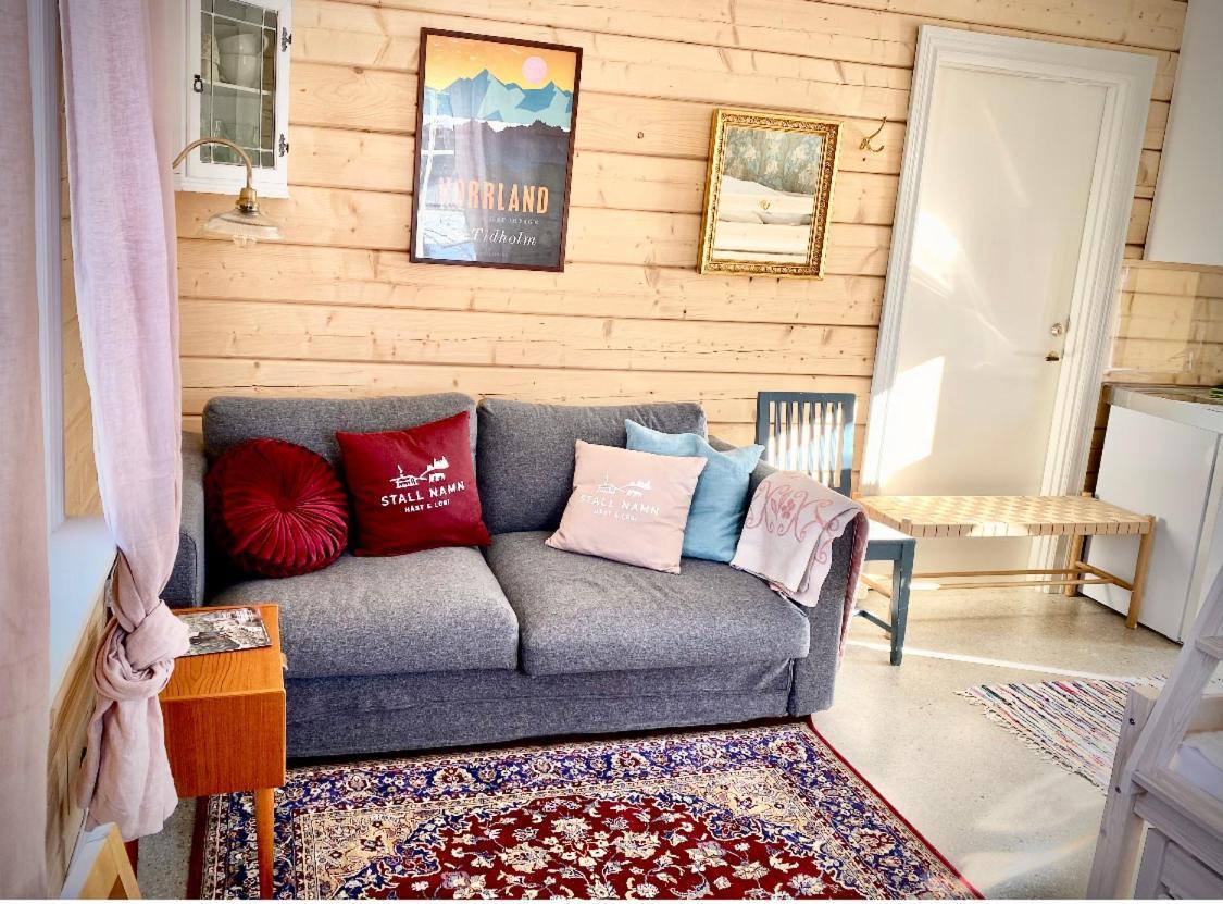 Scenic Small Guesthouse On Horse Farm By The Lake Frösö Exterior foto